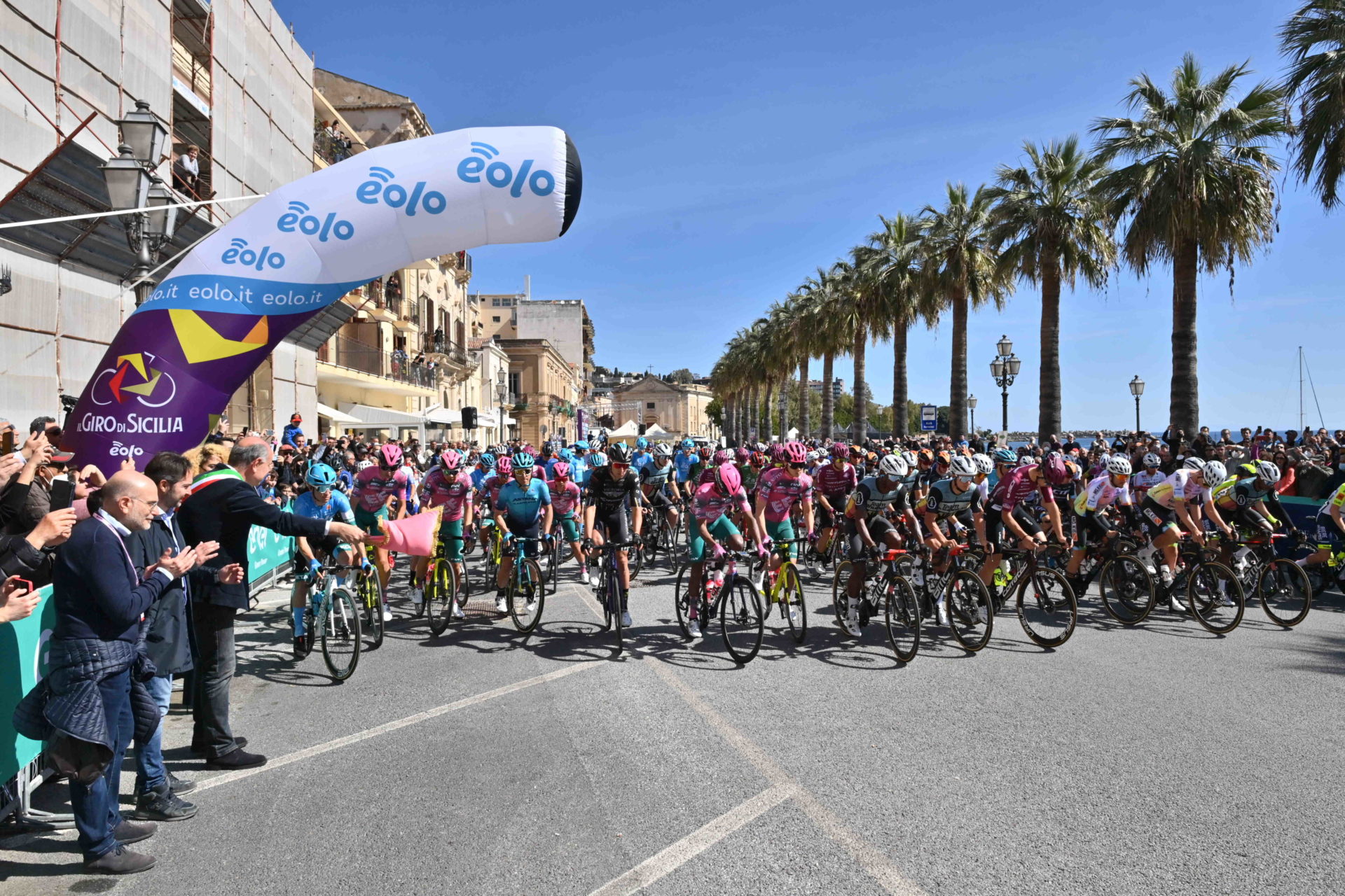 GIRO DI SICILIA 2022, MALUCELLI VINCE LA PRIMA TAPPA DA MILAZZO A BAGHERIA CON LA MAGLIA AZZURRA DELLA NAZIONALE