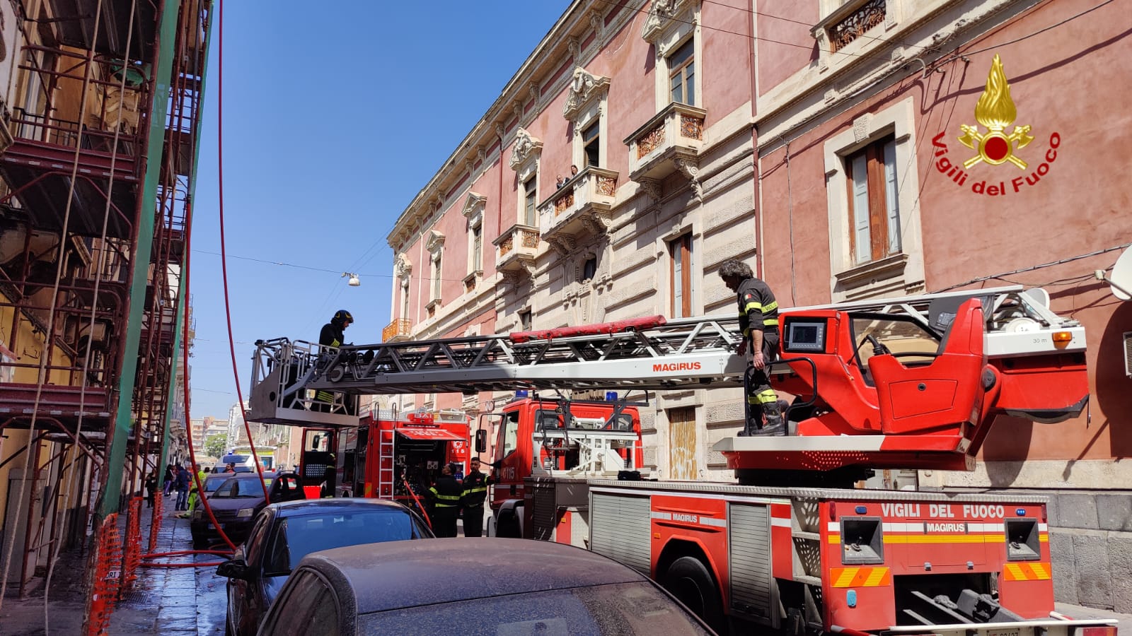 CATANIA. FIAMME IN APPARTAMENTO DI VIA PLEBISCITO