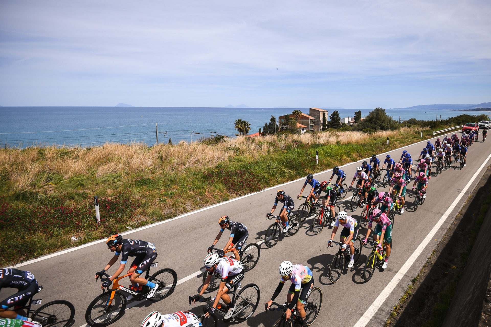 GIRO DI SICILIA 2022, MALUCELLI VINCE LA PRIMA TAPPA DA MILAZZO A BAGHERIA CON LA MAGLIA AZZURRA DELLA NAZIONALE
