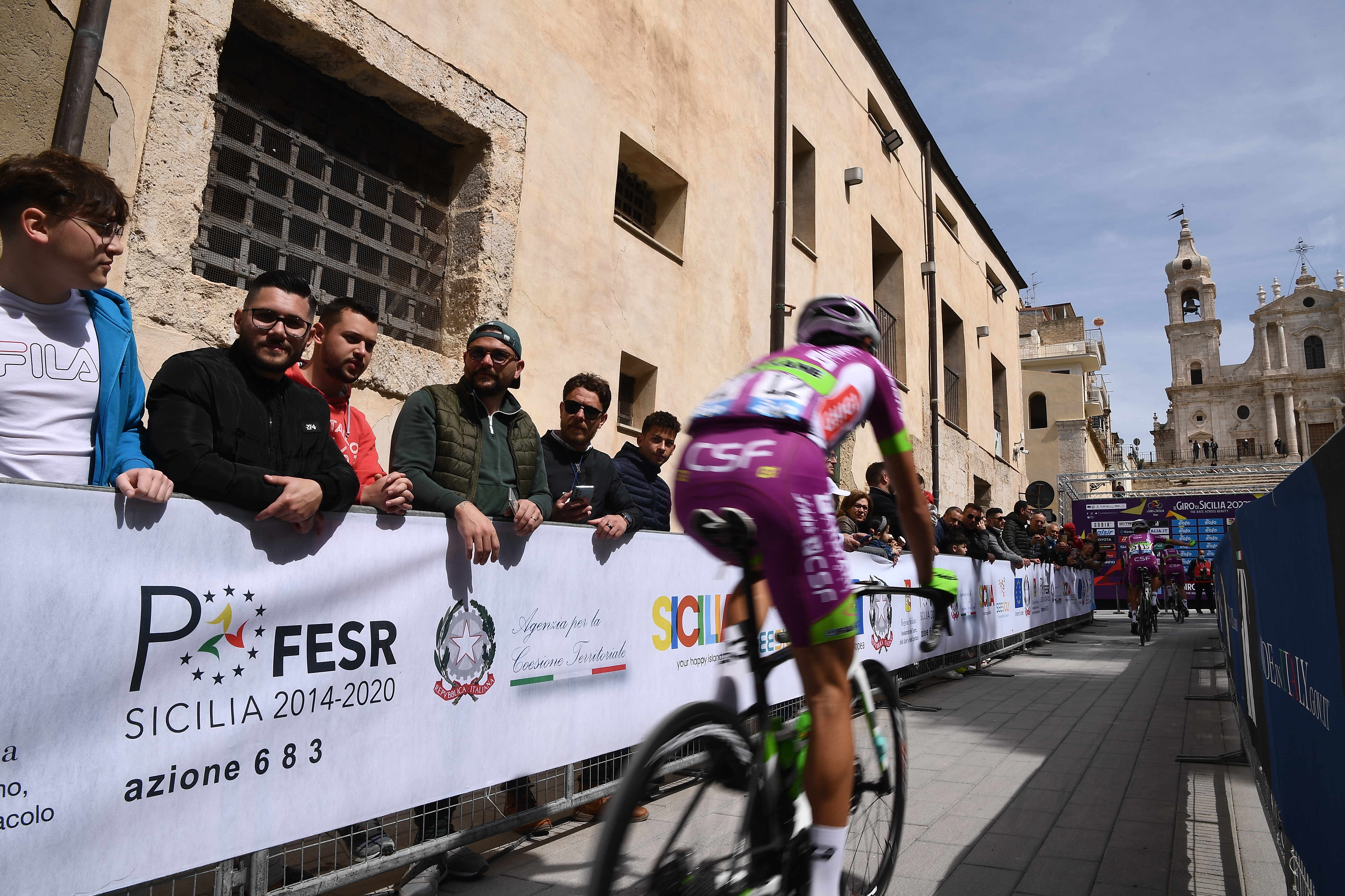 DAMIANO CARUSO VINCE LA TAPPA 2 DE IL GIRO DI SICILIA ED È LA NUOVA MAGLIA GIALLO ROSSA DI LEADER DELLA CLASSIFICA GENERALE