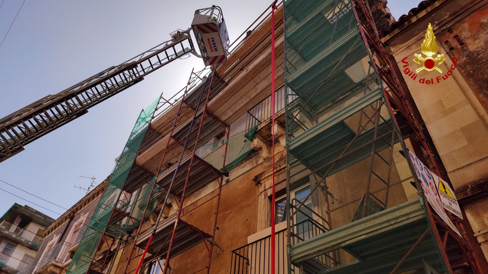 CATANIA. FIAMME IN APPARTAMENTO DI VIA PLEBISCITO