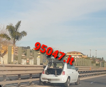 AUTO CONTRO GUARDRAIL SULLA SS121 SVINCOLO PIANO  TAVOLA, SOCCORSI SUL POSTO