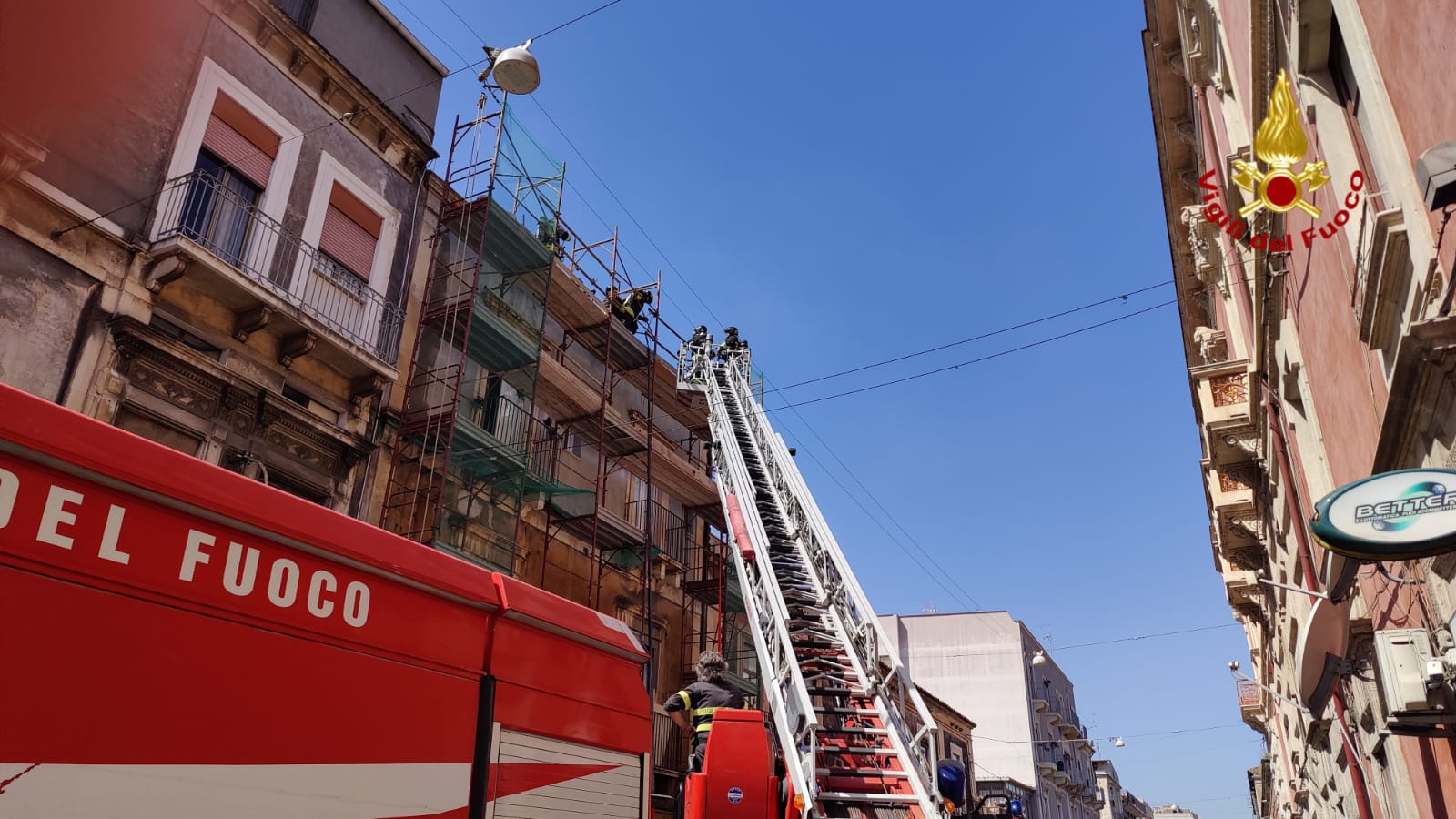CATANIA. FIAMME IN APPARTAMENTO DI VIA PLEBISCITO