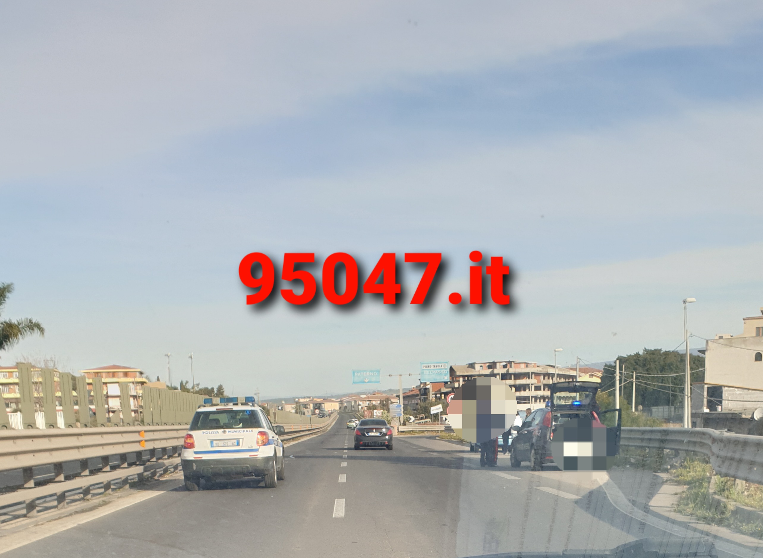 AUTO CONTRO GUARDRAIL SULLA SS121 SVINCOLO PIANO  TAVOLA, SOCCORSI SUL POSTO