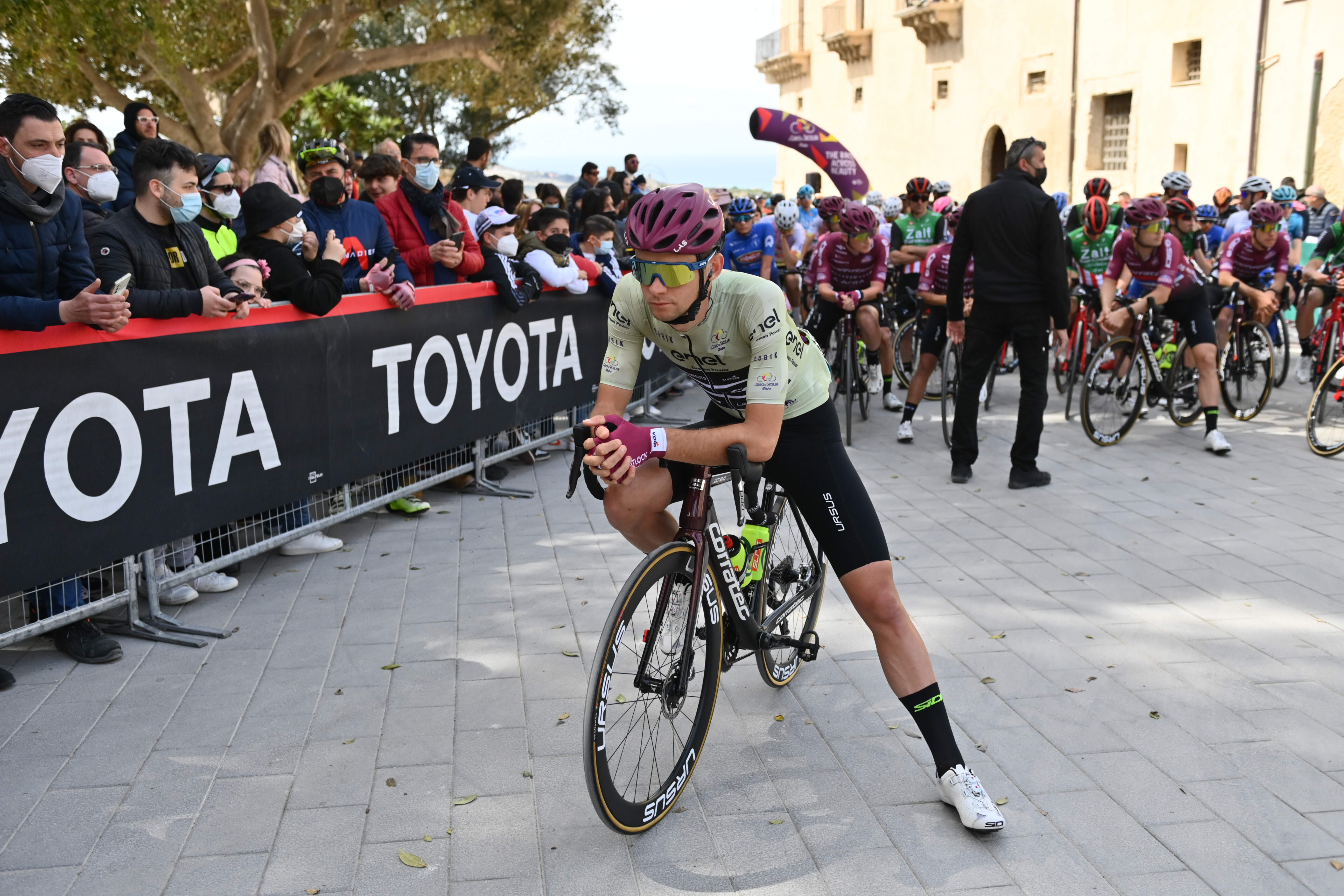 DAMIANO CARUSO VINCE LA TAPPA 2 DE IL GIRO DI SICILIA ED È LA NUOVA MAGLIA GIALLO ROSSA DI LEADER DELLA CLASSIFICA GENERALE