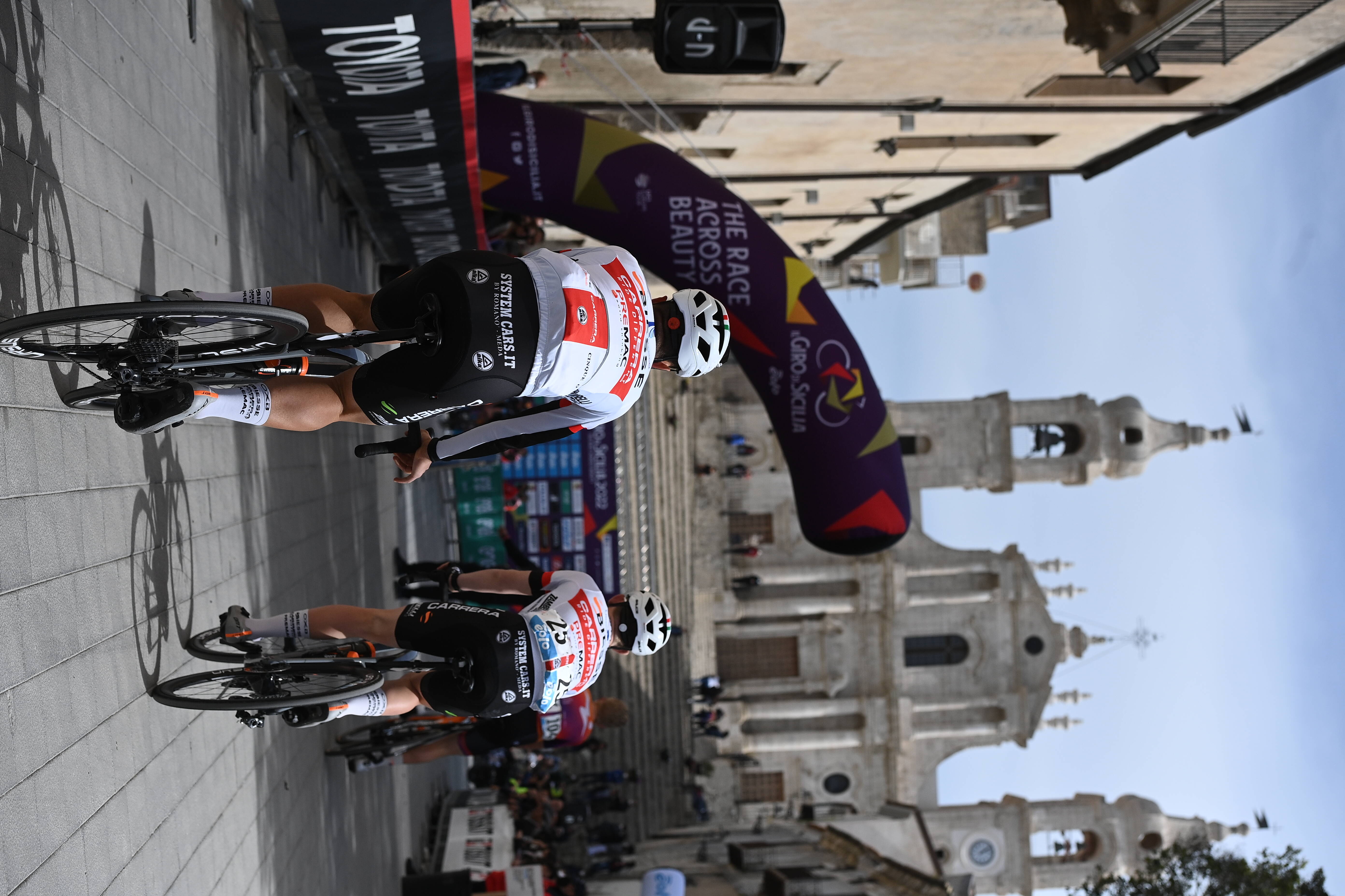 DAMIANO CARUSO VINCE LA TAPPA 2 DE IL GIRO DI SICILIA ED È LA NUOVA MAGLIA GIALLO ROSSA DI LEADER DELLA CLASSIFICA GENERALE