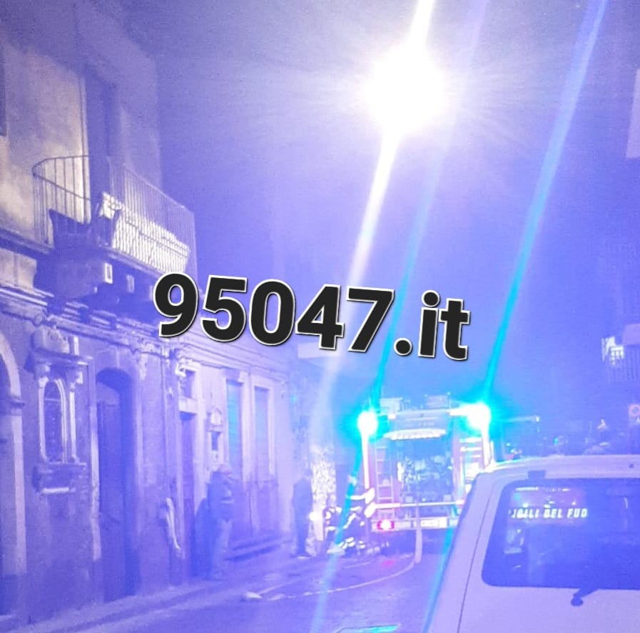 PATERNÒ, INCENDIO IERI SERA  SU UN TERRAZZO: INTERVENUTI VIGILI DEL FUOCO