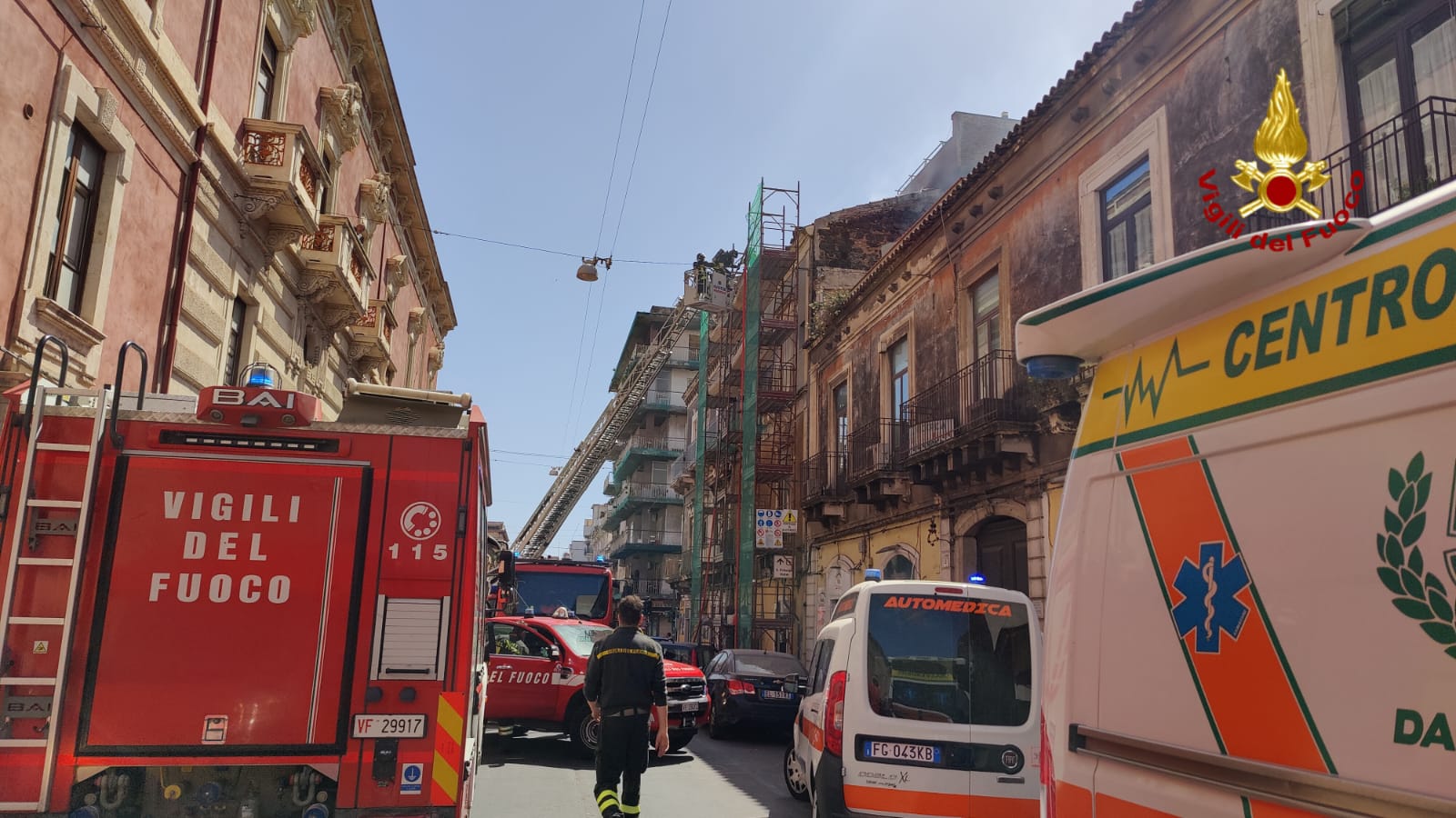 CATANIA. FIAMME IN APPARTAMENTO DI VIA PLEBISCITO