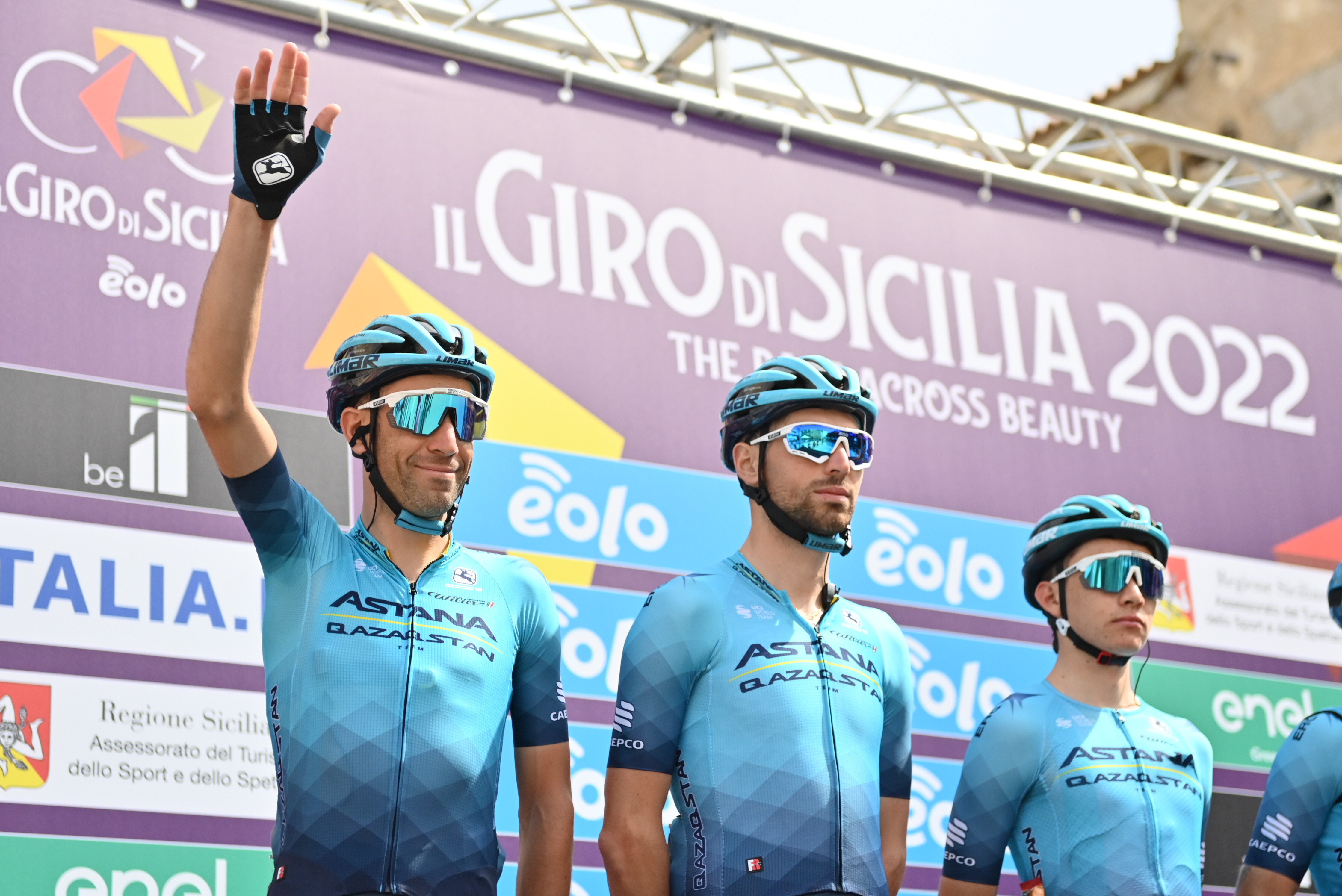 DAMIANO CARUSO VINCE LA TAPPA 2 DE IL GIRO DI SICILIA ED È LA NUOVA MAGLIA GIALLO ROSSA DI LEADER DELLA CLASSIFICA GENERALE