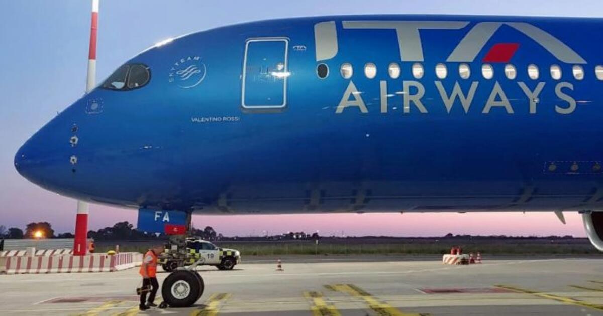 VOLO ITA AIRWAYS DA NEW YORK A ROMA, IL COMANDANTE NON RISPONDE AI CONTATTI RADIO: LICENZIATO - 