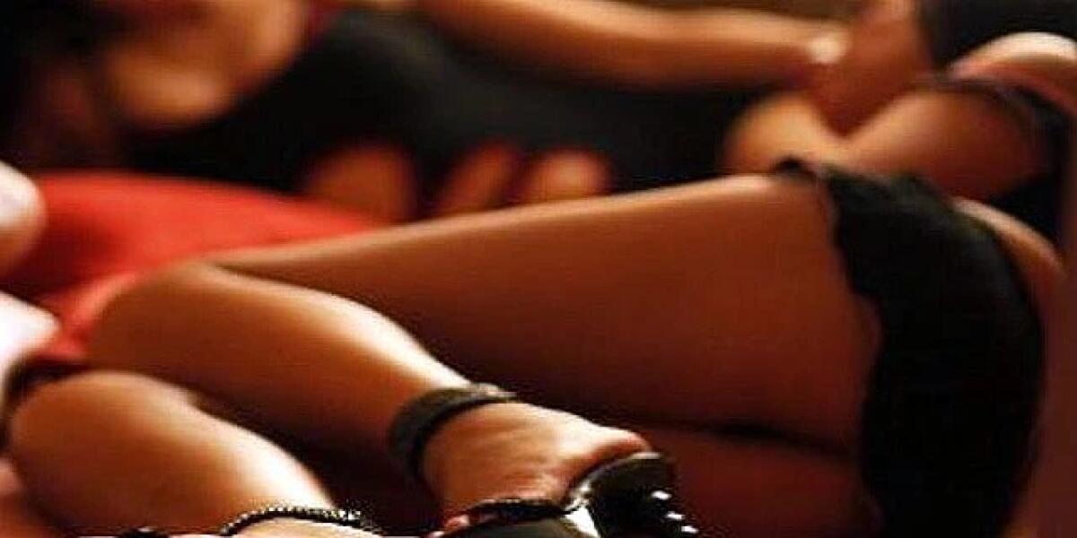 SCOPERE  TRE CASE DI PROSTITUZIONE,  DUE A CATANIA E UNA A MISTERBIANCO. A GESTIRLE UNA DONNA CON IL REDDITO DI CITTADINANZA - 