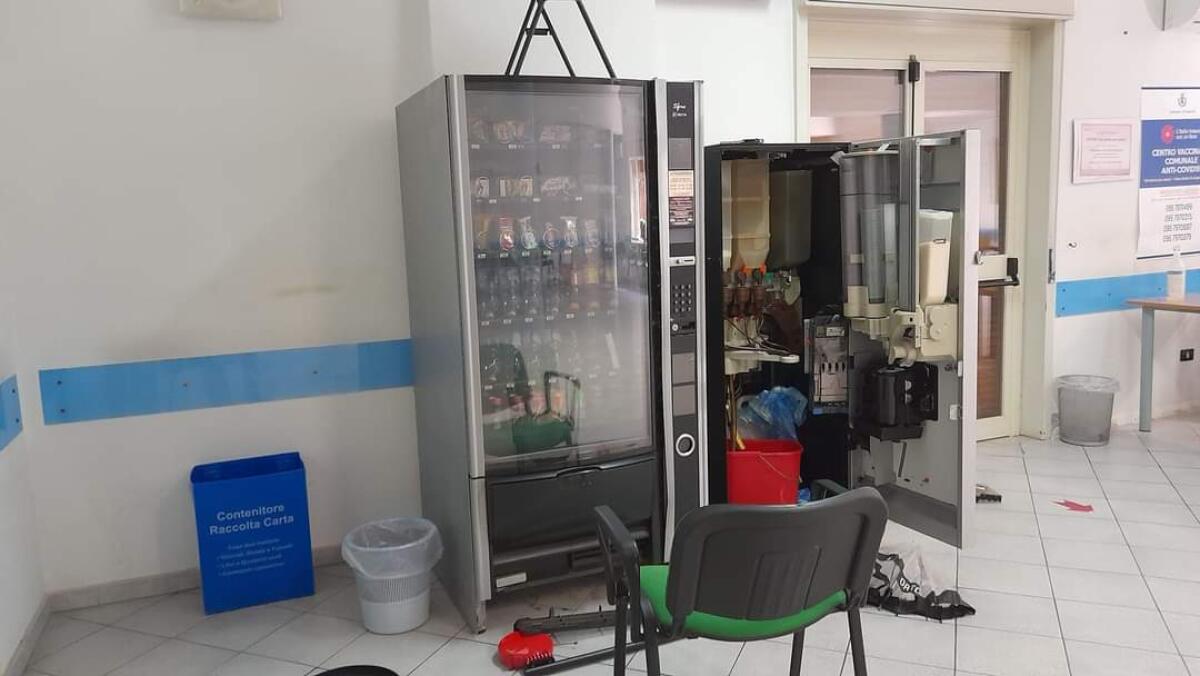 PATERNO’: I VANDALI COLPISCONO ANCORA, INTRUSI ALL’INTERNO DEL CENTRO "UN NONNO PER AMICO" - 