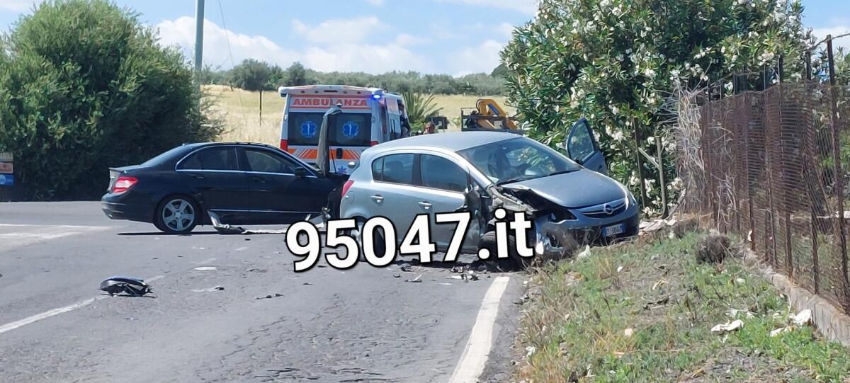 BELPASSO. VIOLENTO SCONTRO TRA DUE AUTO, FERITA 22 ENNE - 