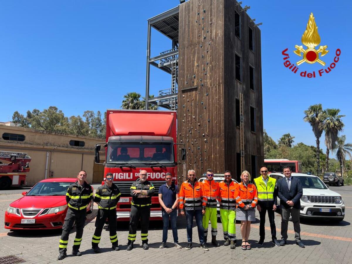 CON I VIGILI DEL FUOCO DELLA SICILIA PARTITO UN CARICO DI AIUTI UMANITARI PER LA POPOLAZIONE UCRAINA - 