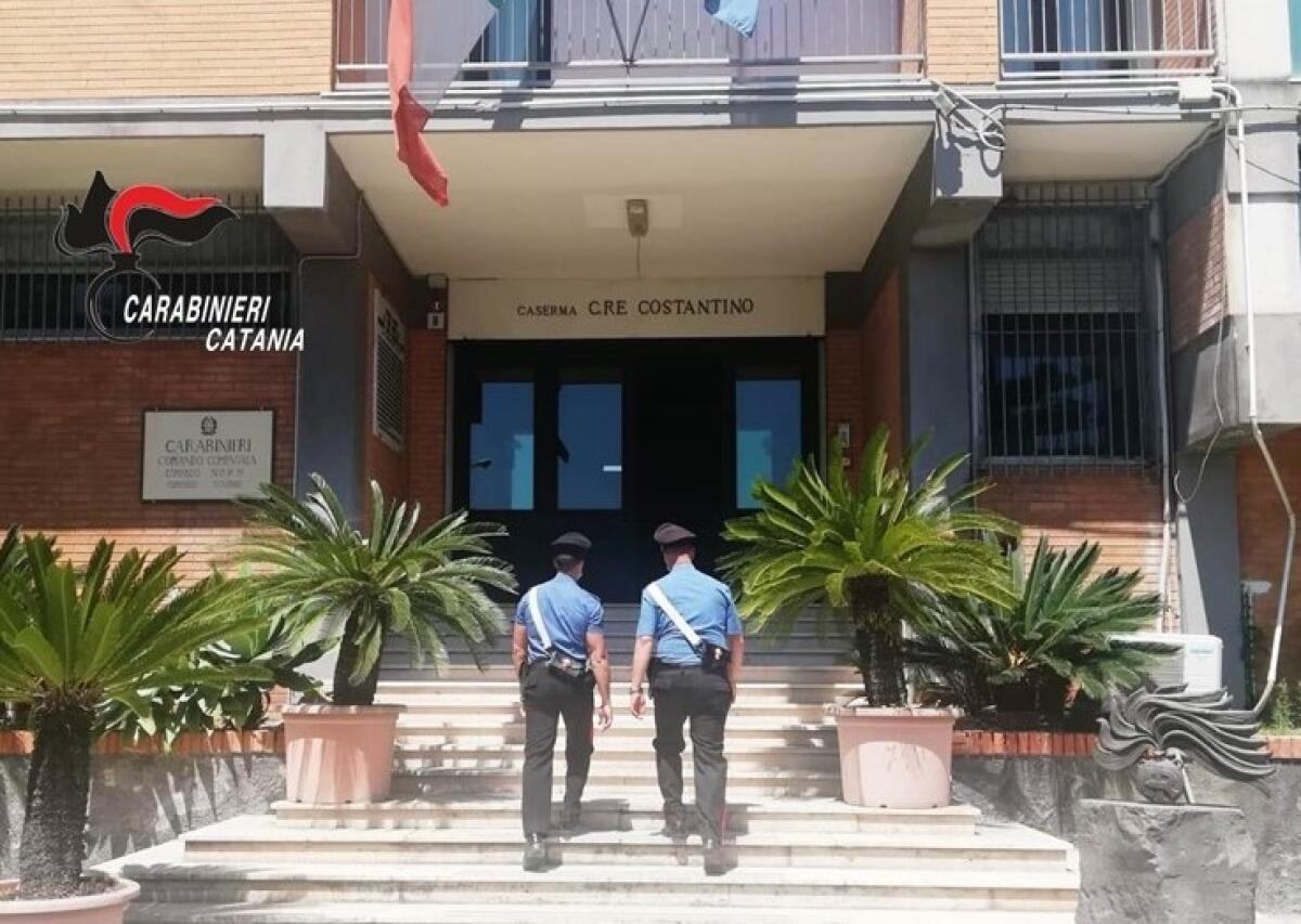 ACIREALE  . SBUCA DA SOTTO L’AUTO CON LA SMERIGLIATRICE ANCORA ACCESA: DENUNCIATO - 