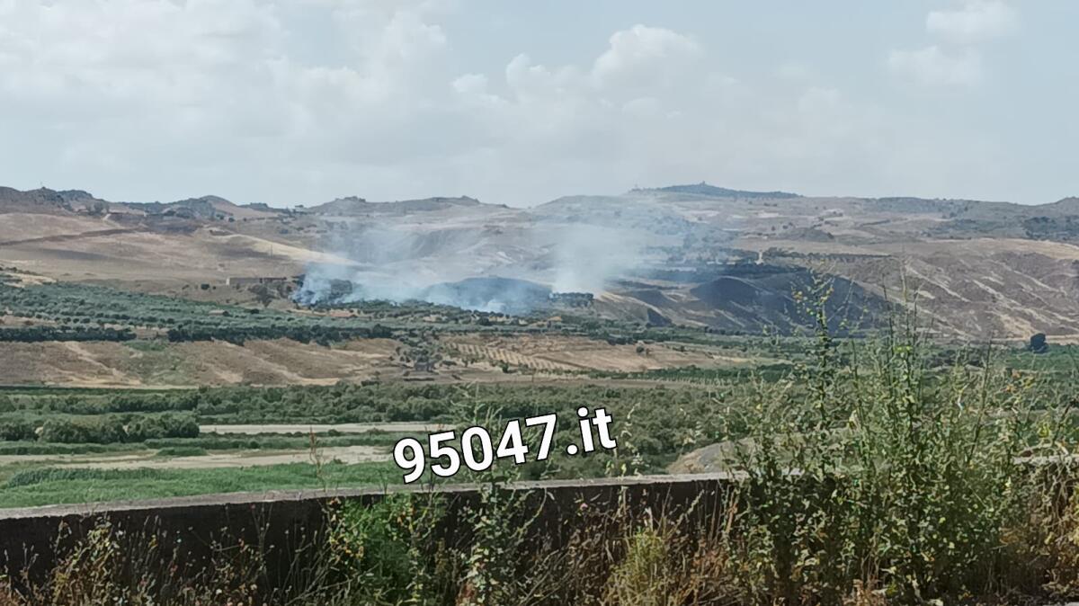 INIZIA LA NUOVA STAGIONE DEGLI INCENDI: VASTO ROGO IN ZONA PONTE BARCA - 