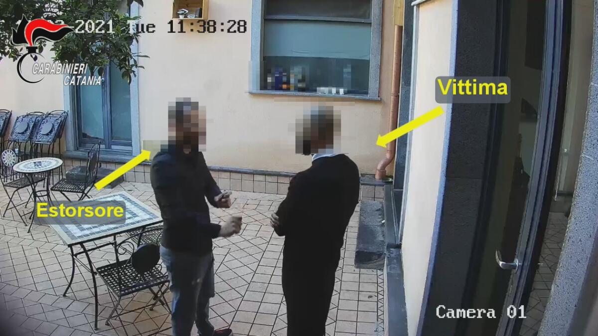 RIPOSTO, UN ARRESTO PER ESTORSIONE AD UN COMMERCIANTE - 