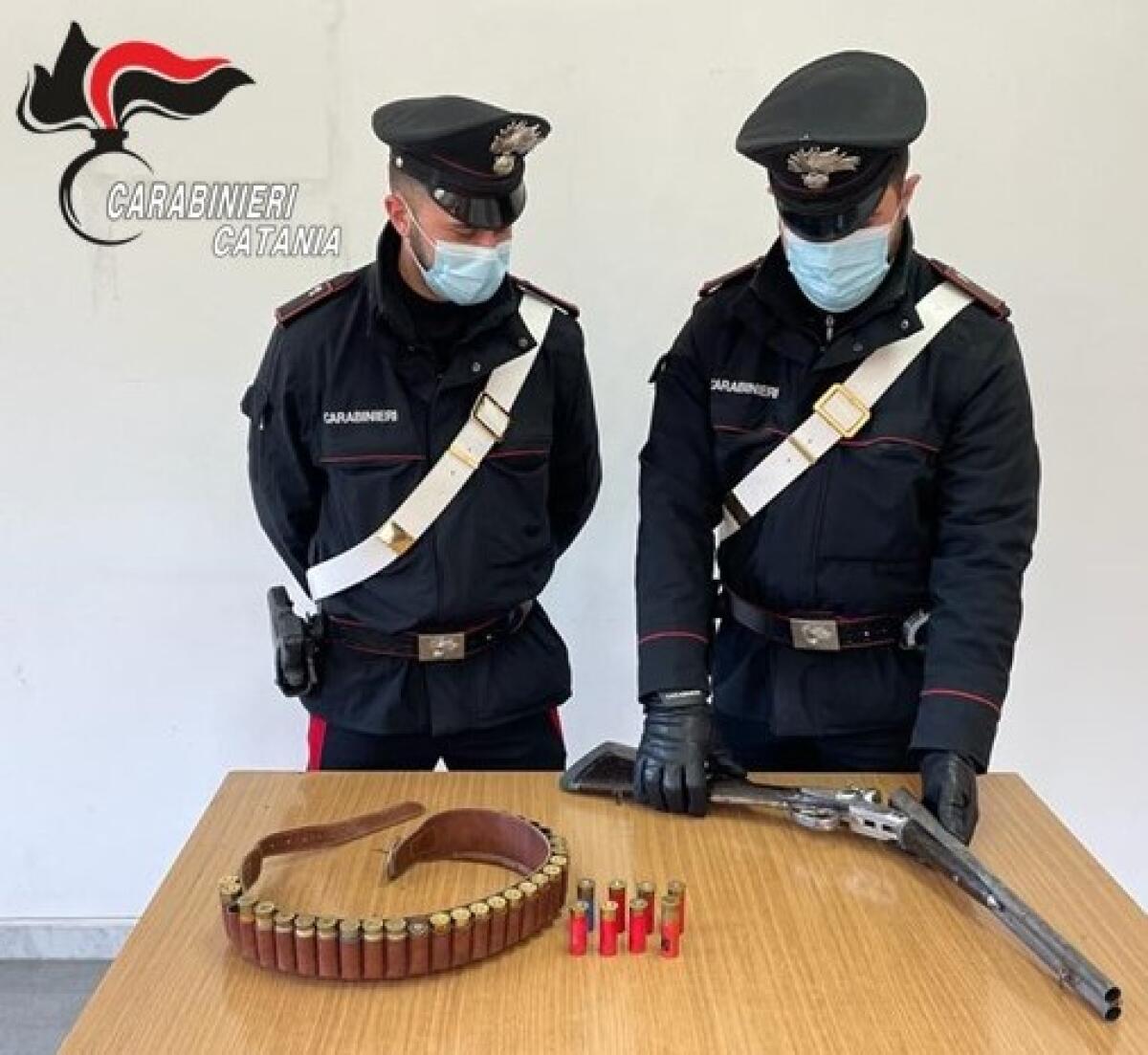 RADDUSA, MINACCIA UOMO CON FUCILE IN STRADA PER FUTILI MOTIVI . ARRESTATO 29ENNE - 