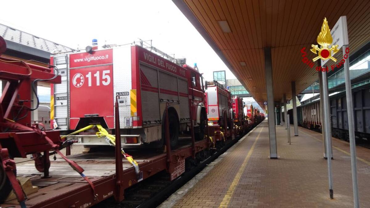 UCRAINA: PARTITO IL TRENO CON 45 MEZZI ANTINCENDIO DONATI DAI VIGILI DEL FUOCO - 