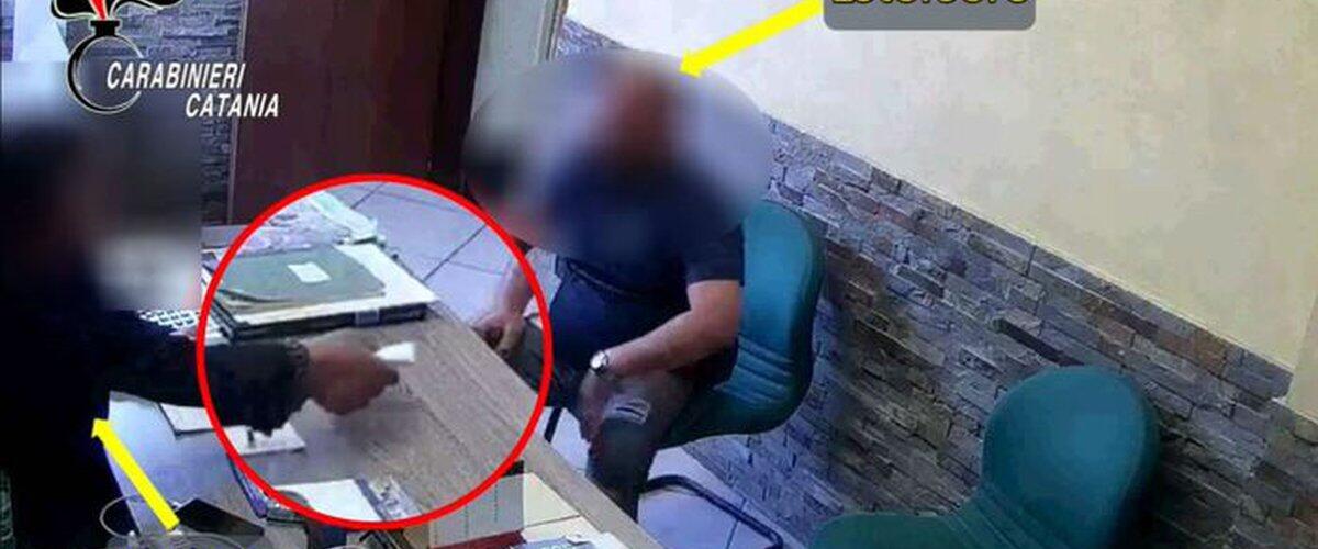 CHIEDONO IL PIZZO A UN IMPRENDITORE DI BELPASSO: ARRESTATI MOGLIE E FIGLI DI UN ERGASTOLANO - 