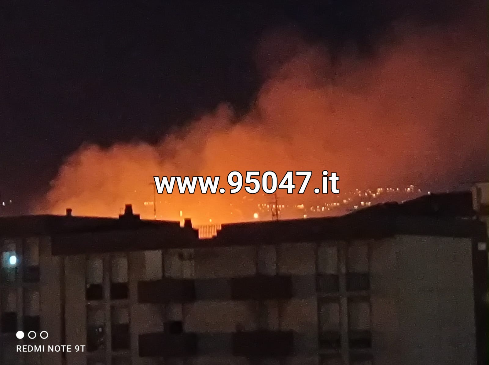 PATERNO': LE FIAMME HANNO RIPRESO A BRUCIARE STERPAGLIE