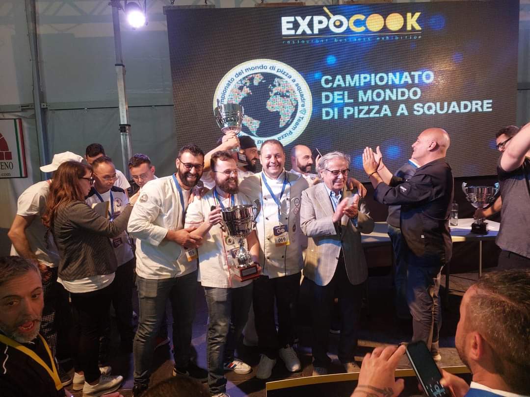 EXPOCOOK, IL PATERNESE ROSARIO CONSOLI CAMPIONE DEL MONDO DI PIZZA A SQUADRE CON  LA SQUADRA "INFIBRA"