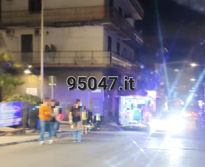 PATERNO'. SI SENTE MALE E CADE A TERRA: UOMO SOCCORSO IN VIA VITTORIO EMANUELE