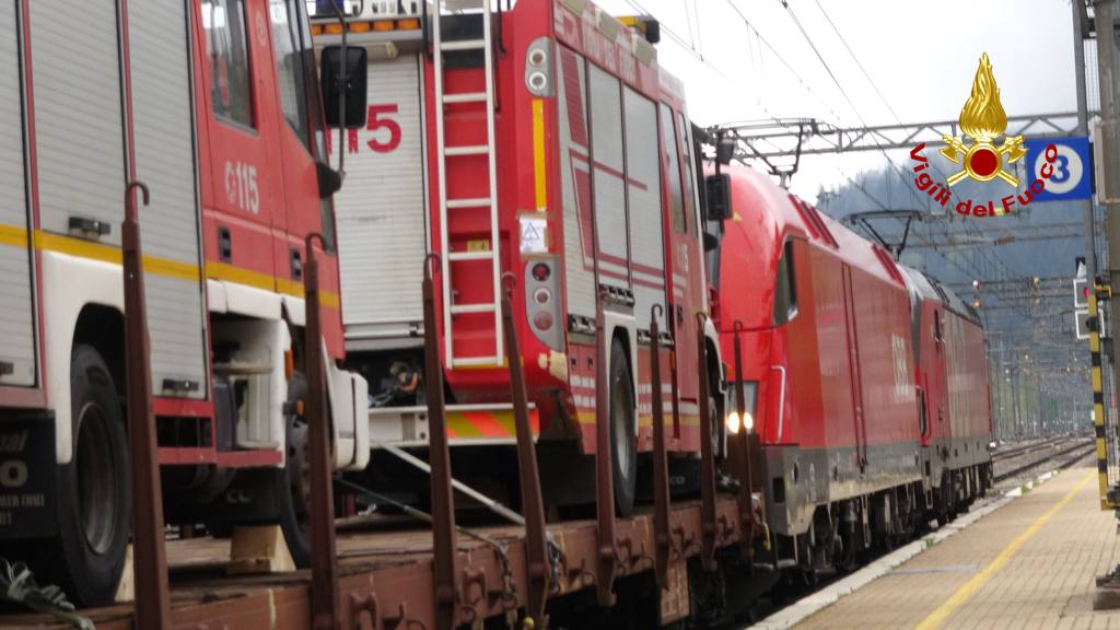 UCRAINA: PARTITO IL TRENO CON 45 MEZZI ANTINCENDIO DONATI DAI VIGILI DEL FUOCO