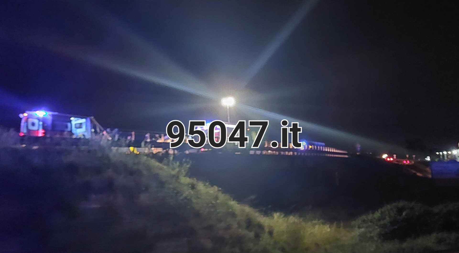 GRAVE INCIDENTE SULLA SS121, AUTO CONTRO GUARDRAIL. SOCCORSI SUL POSTO