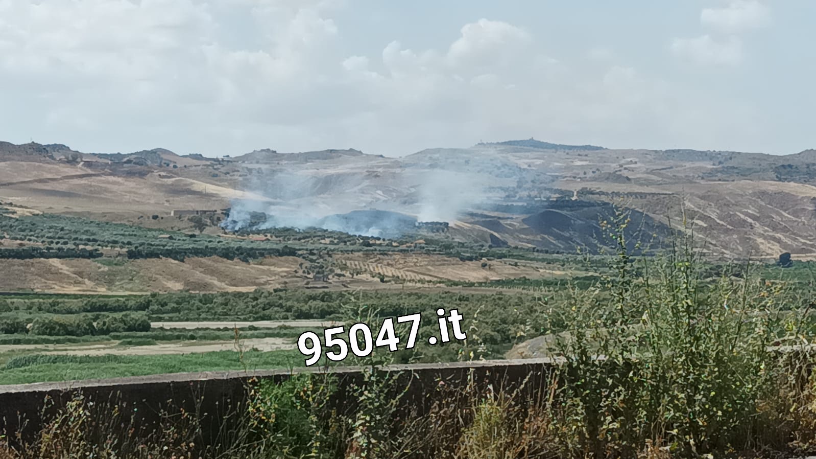 INIZIA LA NUOVA STAGIONE DEGLI INCENDI: VASTO ROGO IN ZONA PONTE BARCA
