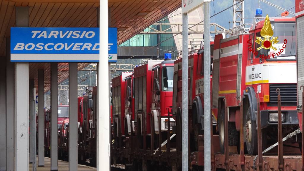 UCRAINA: PARTITO IL TRENO CON 45 MEZZI ANTINCENDIO DONATI DAI VIGILI DEL FUOCO