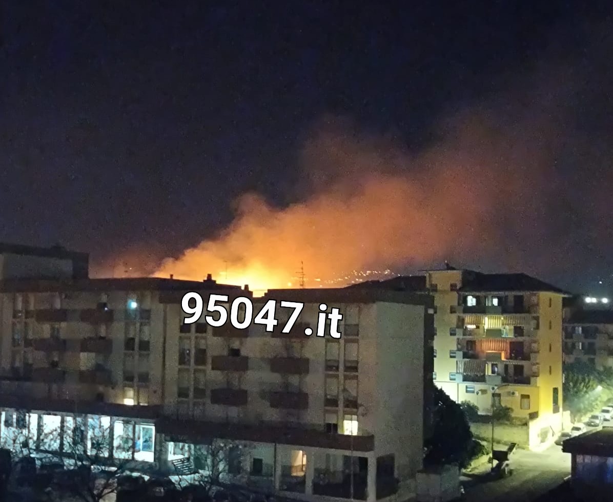 PATERNO': LE FIAMME HANNO RIPRESO A BRUCIARE STERPAGLIE