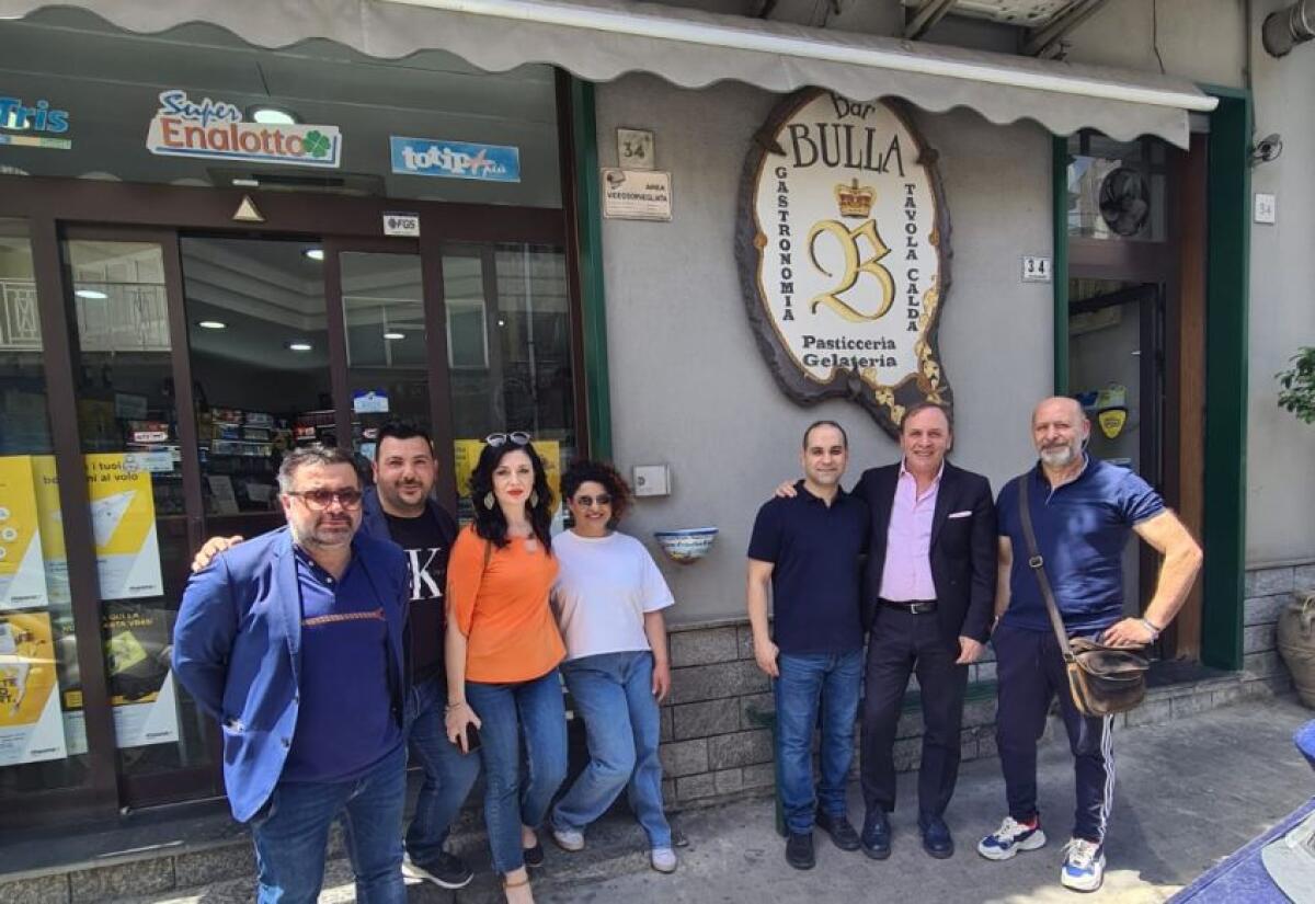 “CICCAmu di rispettare la nostra città”, campagna di sensibilizzazione lanciata da Rosanna Lauria e Riccardo Perciato - 