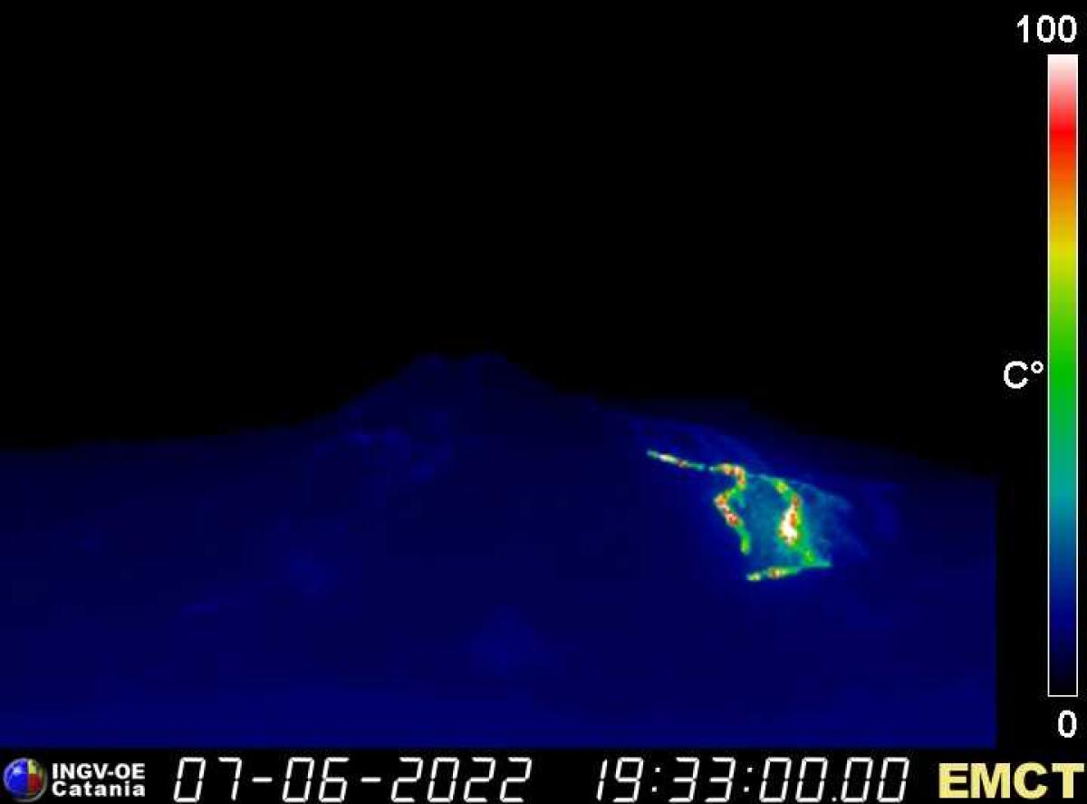 ETNA: APERTA NUOVA FRATTURA NELLA VALLE DEL BOVE A 1800 METRI - 