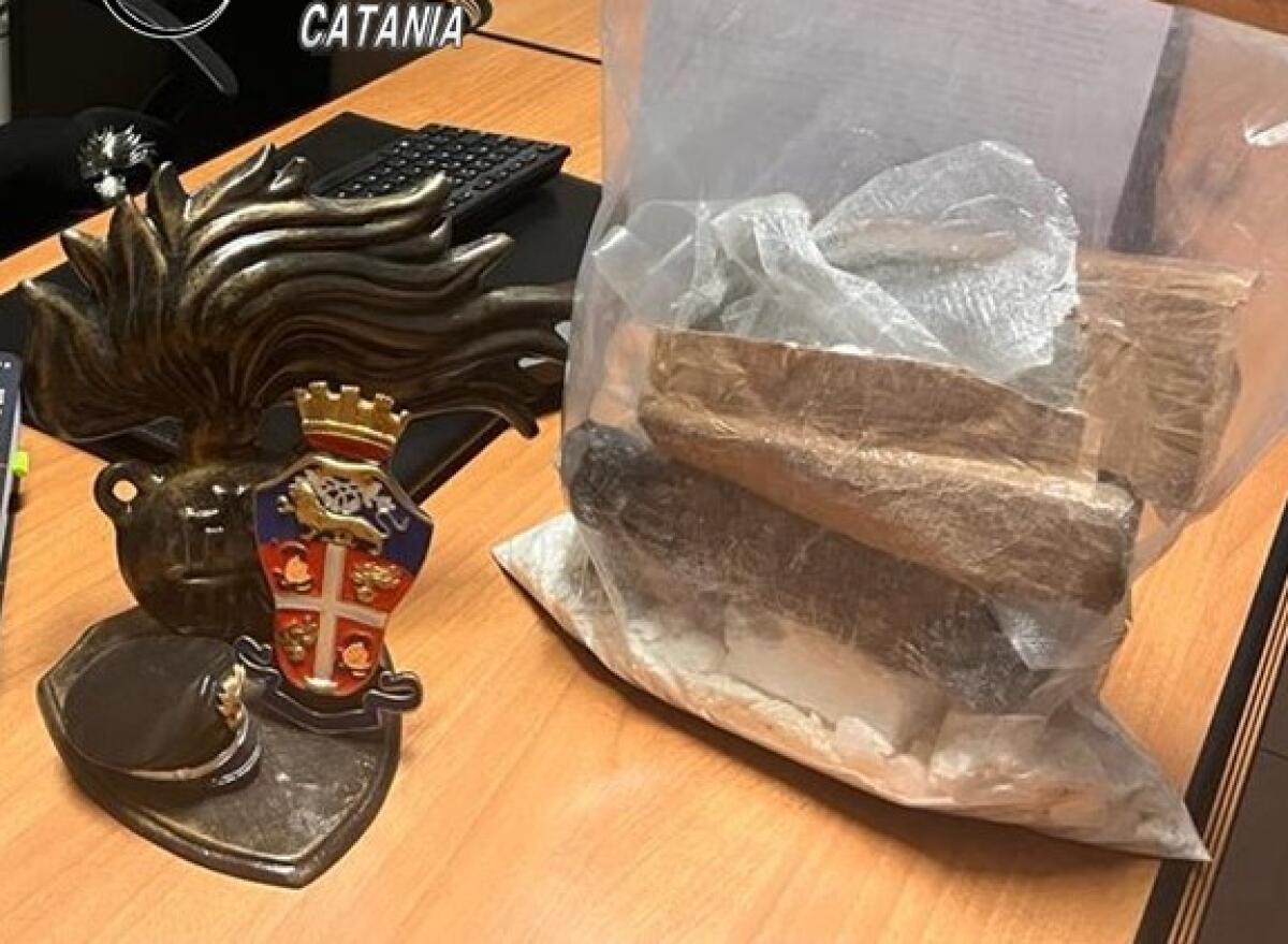 BECCATI CON LA COCA IN AUTO IN UN CONTROLLO STRADALE DEI CARABINIERI: DUE ARRESTATI - 