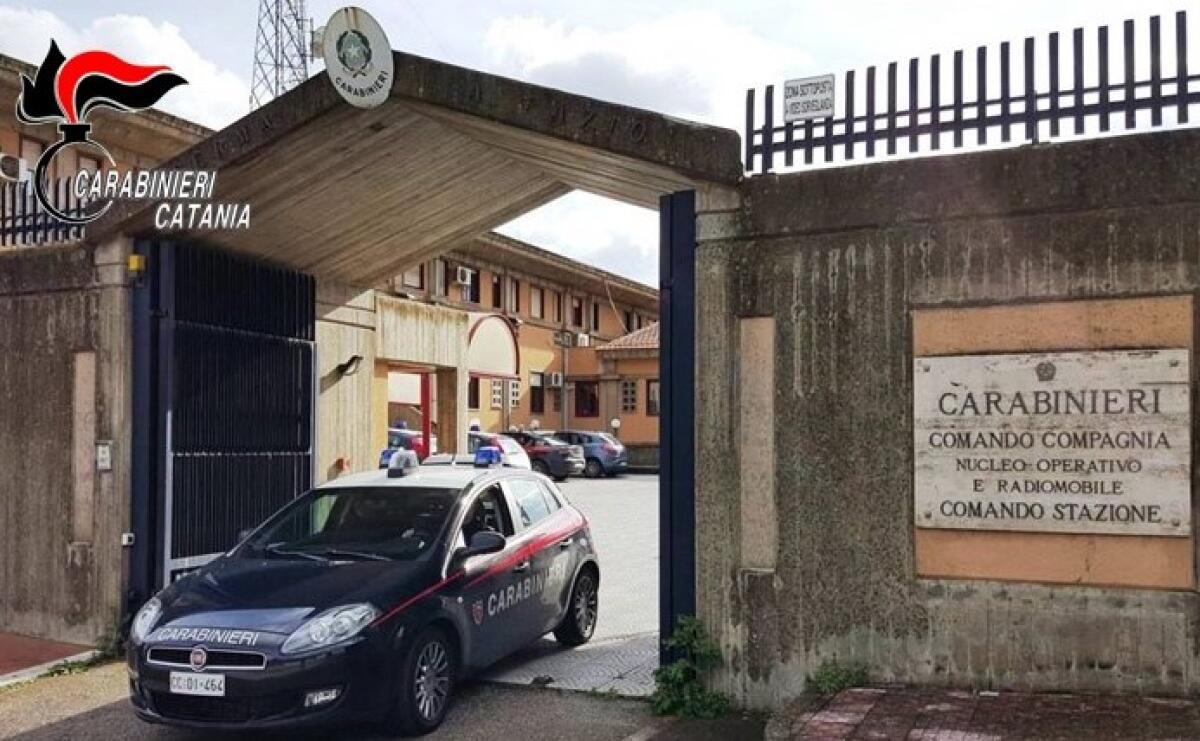 CATANIA. SI PRESENTA IN CASERMA A BORDO DI UN’AUTO RUBATA POCO PRIMA: ARRESTATO - 