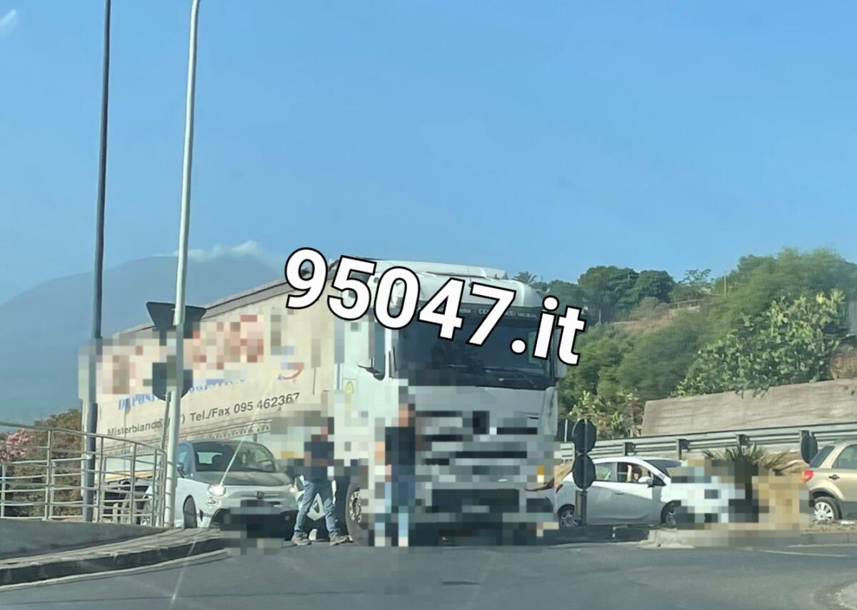 PATERNÒ:  ENNESIMO INCIDENTE AL CORSO ITALIA - 