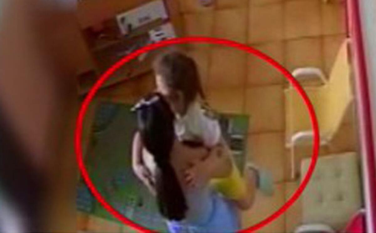 OMICIDIO ELENA, IL PM:  "NON È STATA UCCISA IN CASA". SANGUE SUGLI ABITI DELLA MADRE E IN BAGNO",  LA MADRE È TORNATA PER LAVARSI E CAMBIARSI - 