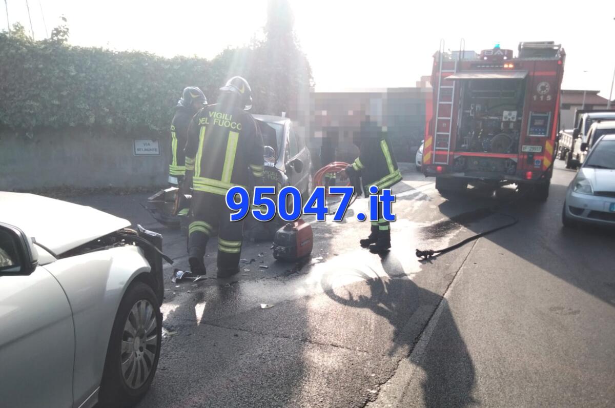 VIOLENTO SCONTRO TRA DUE AUTO A SAN GIOVANNI LA PUNTA, DUE FERITI - 