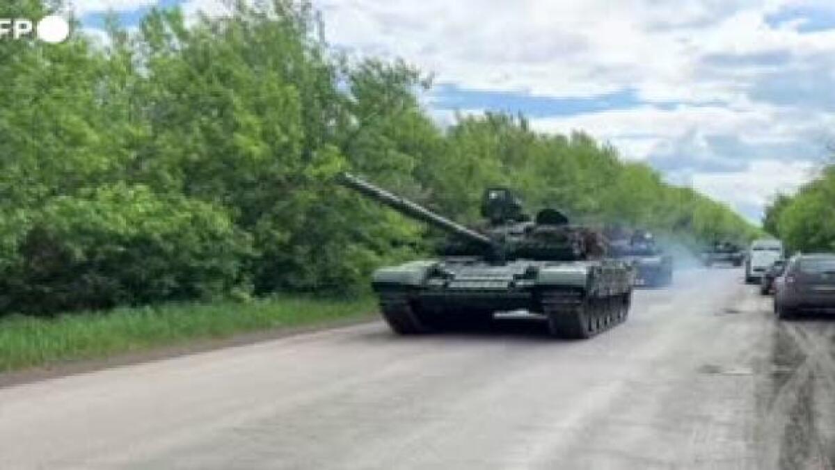 FERMATI  AL CASELLO  DELLA AUTOSTRADA SALERNO-CASERTA  3 CARRI ARMATI DIRETTI IN UCRAINA ERANO SENZA LIBRETTO DI CIRCOLAZIONE - 