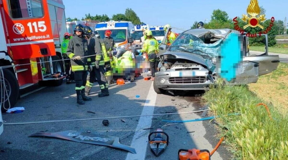 STRAGE NELLE STRADE DI ALESSANDRIA. SCONTRO TRA UN FURGONE E UN CAMION: 5 MORTI E 2 FERITI - 