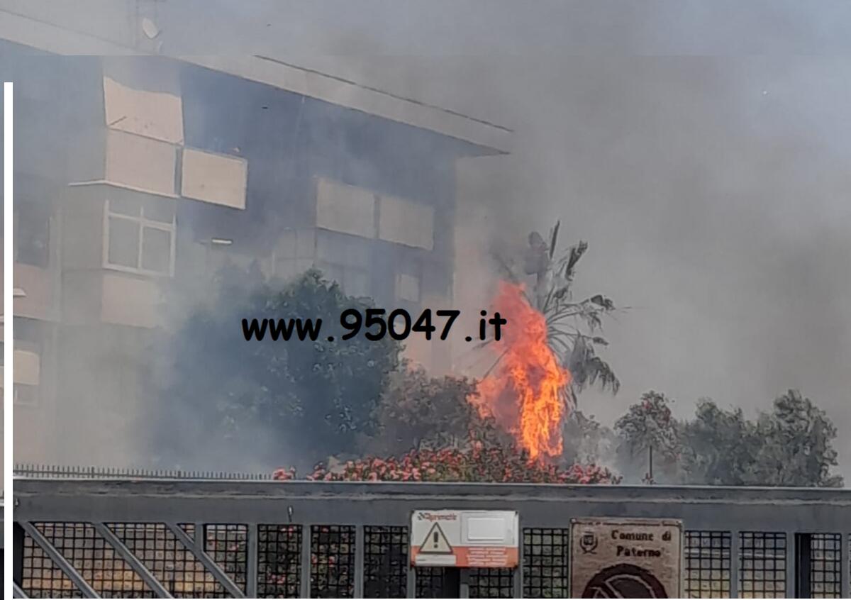 VARI E VASTI INCENDI DI STERPAGLIA IN CORSO A PATERNÒ - 