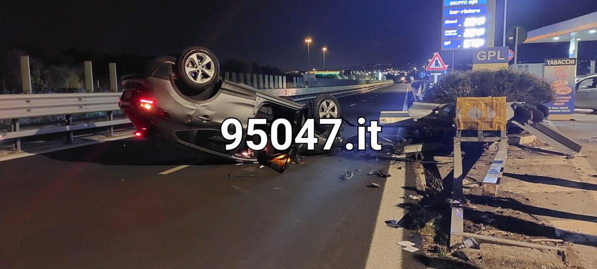 GRAVE INCIDENTE SULLA SS121, AUTO SI RIBALTA. FERITO CONDUCENTE - 