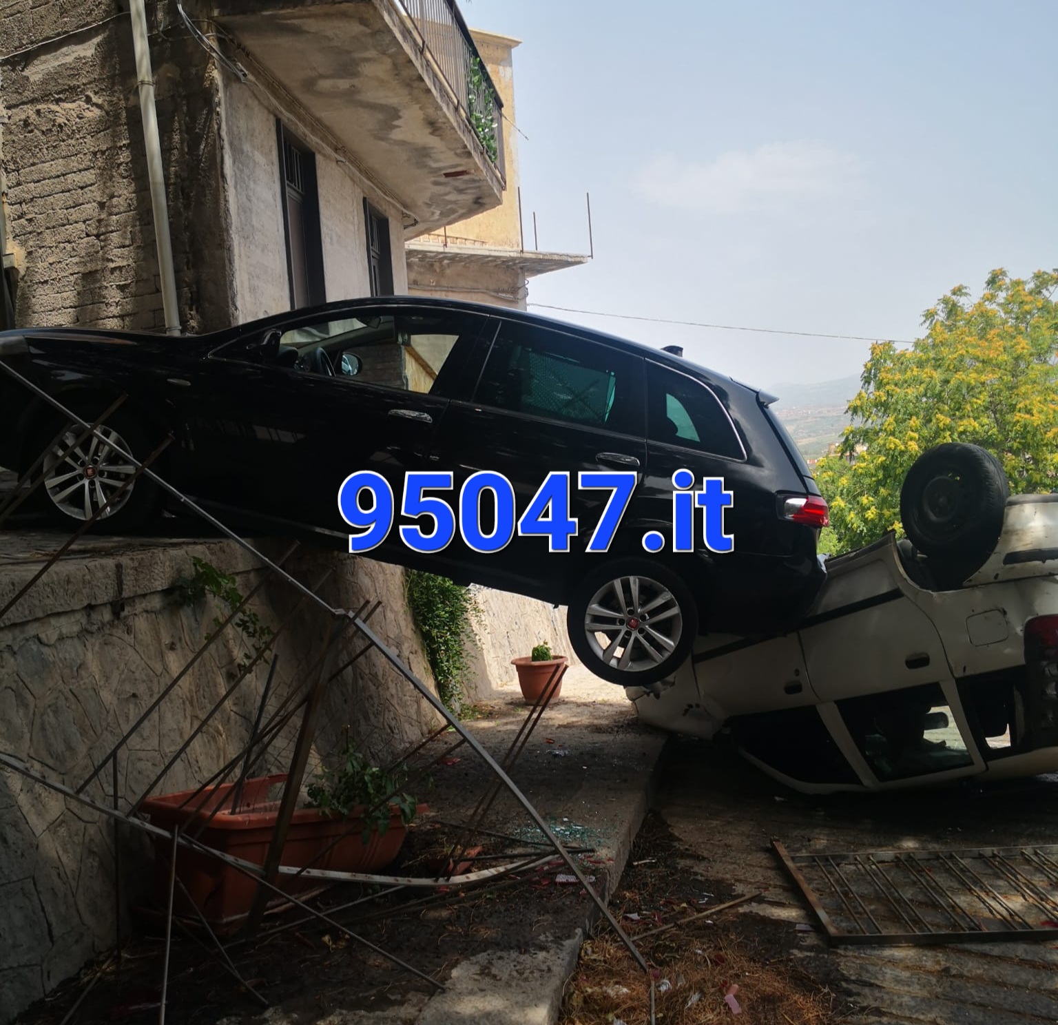 PATERNÒ: CEDONO FRENI AD UN’AUTO E NE TRASCINA UN’ALTRA, PAURA IN VIA MONCADA