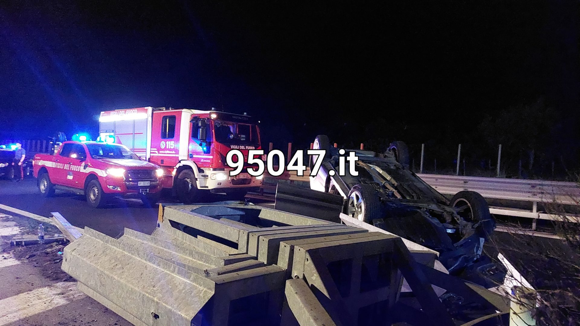 GRAVE INCIDENTE SULLA SS121, AUTO SI RIBALTA. FERITO CONDUCENTE