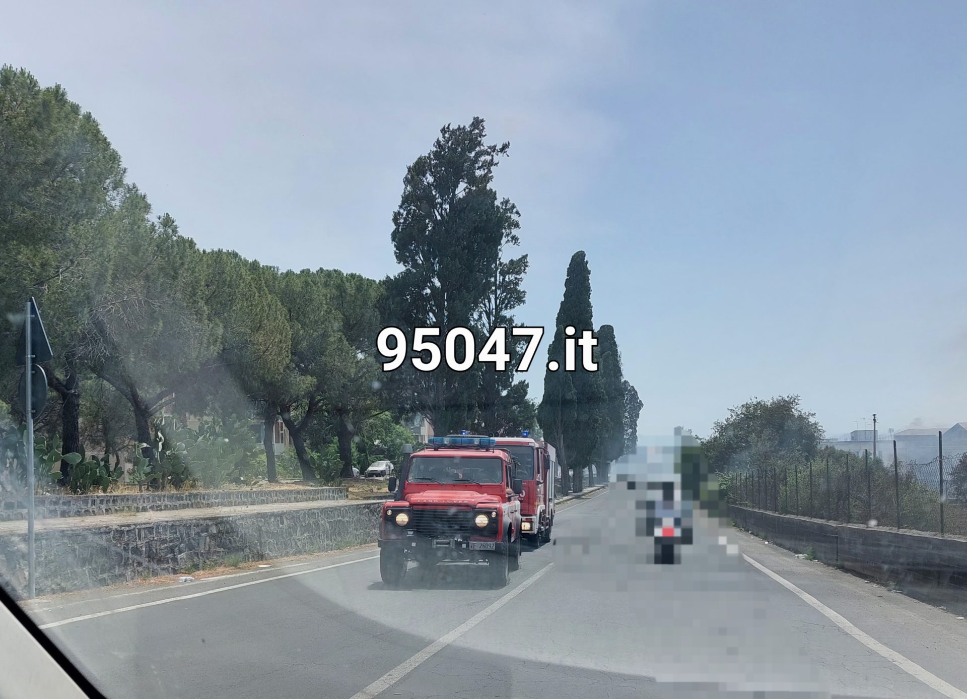 PATERNÒ: VASTO INCENDIO STERPAGLIE VICINO AL RIFORNIMENTO, SITUAZIONE SOTTO CONTROLLO