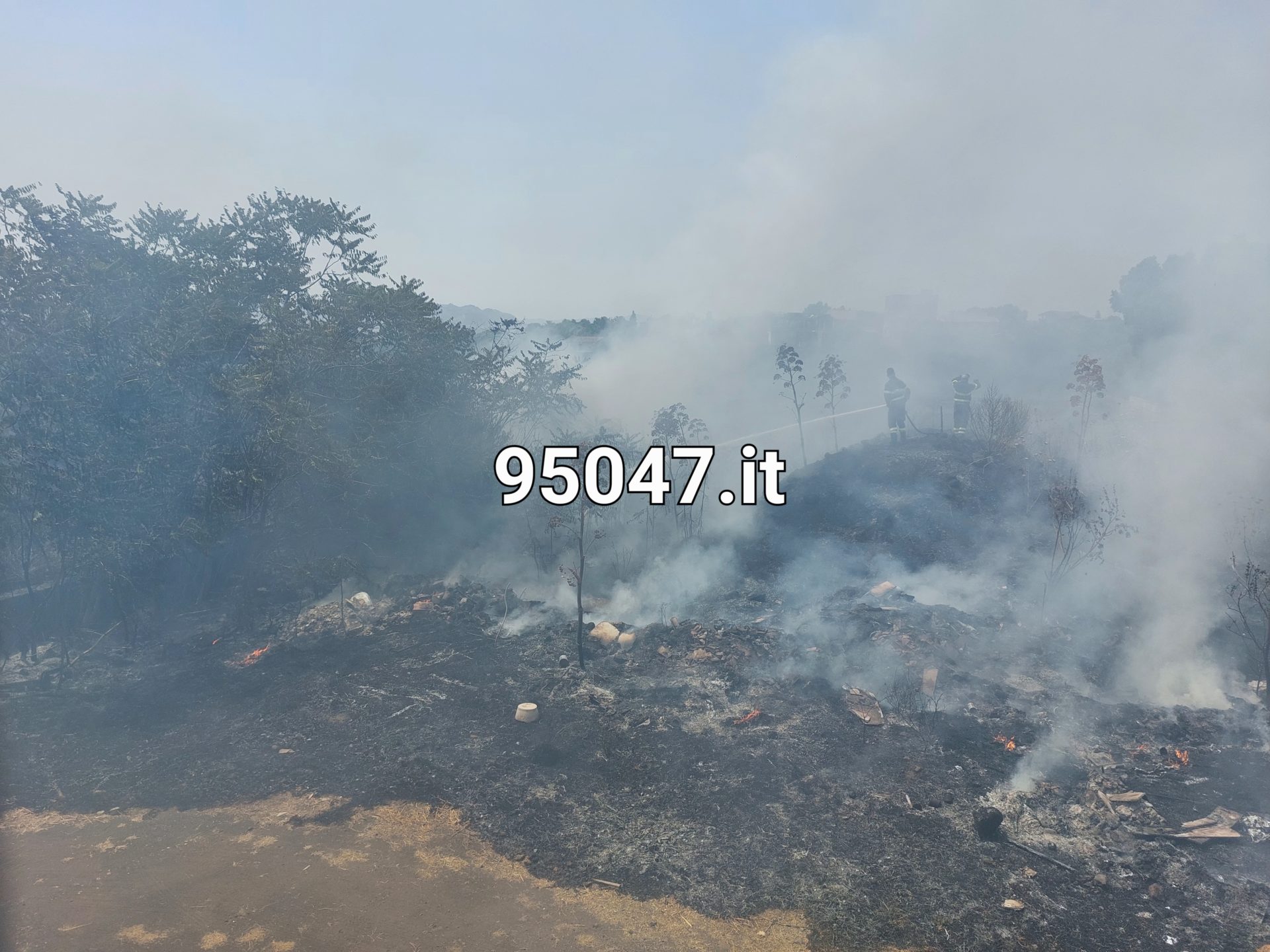 PATERNÒ: VASTO INCENDIO STERPAGLIE VICINO AL RIFORNIMENTO, SITUAZIONE SOTTO CONTROLLO