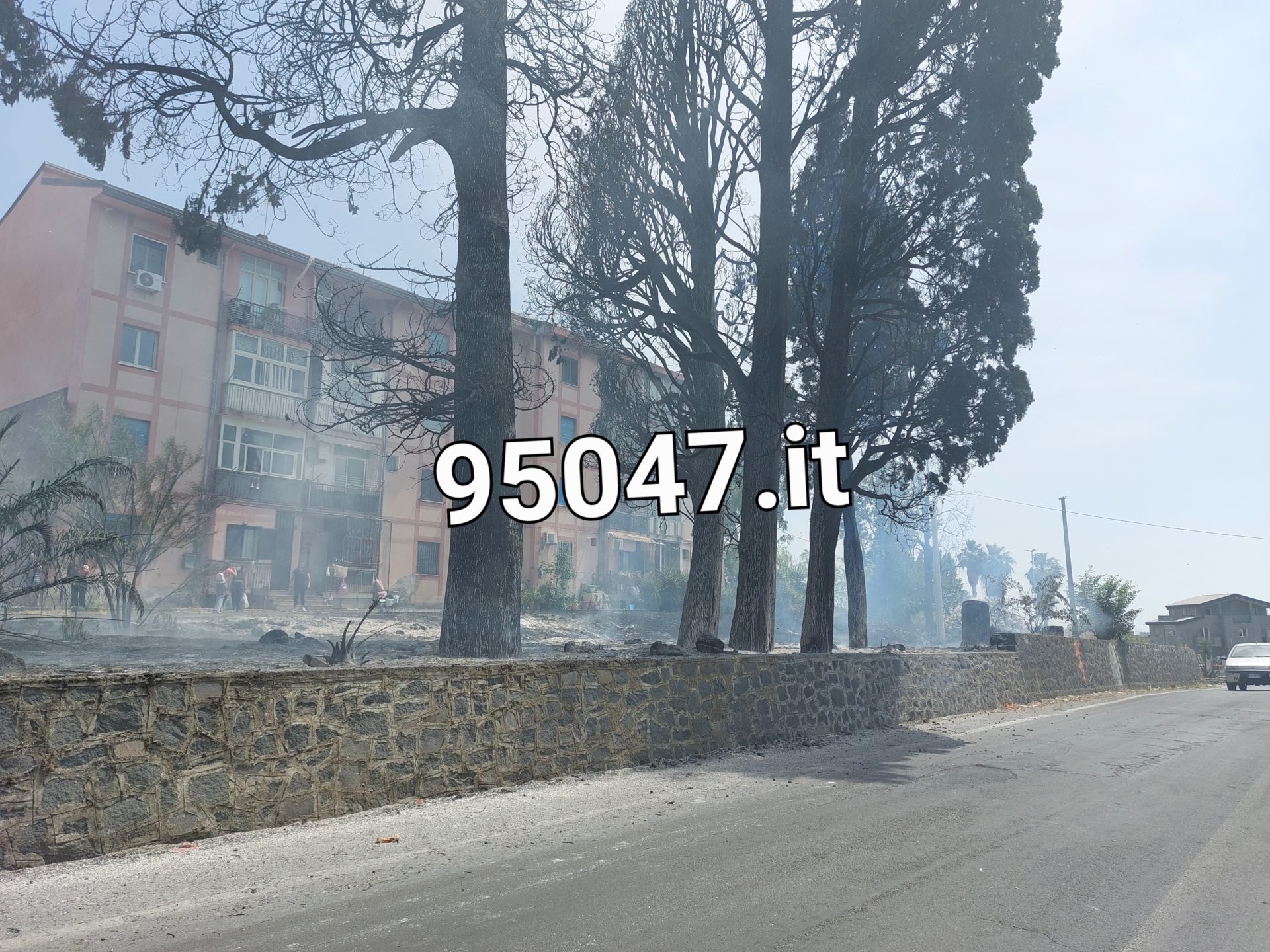 PATERNÒ: VASTO INCENDIO STERPAGLIE VICINO AL RIFORNIMENTO, SITUAZIONE SOTTO CONTROLLO