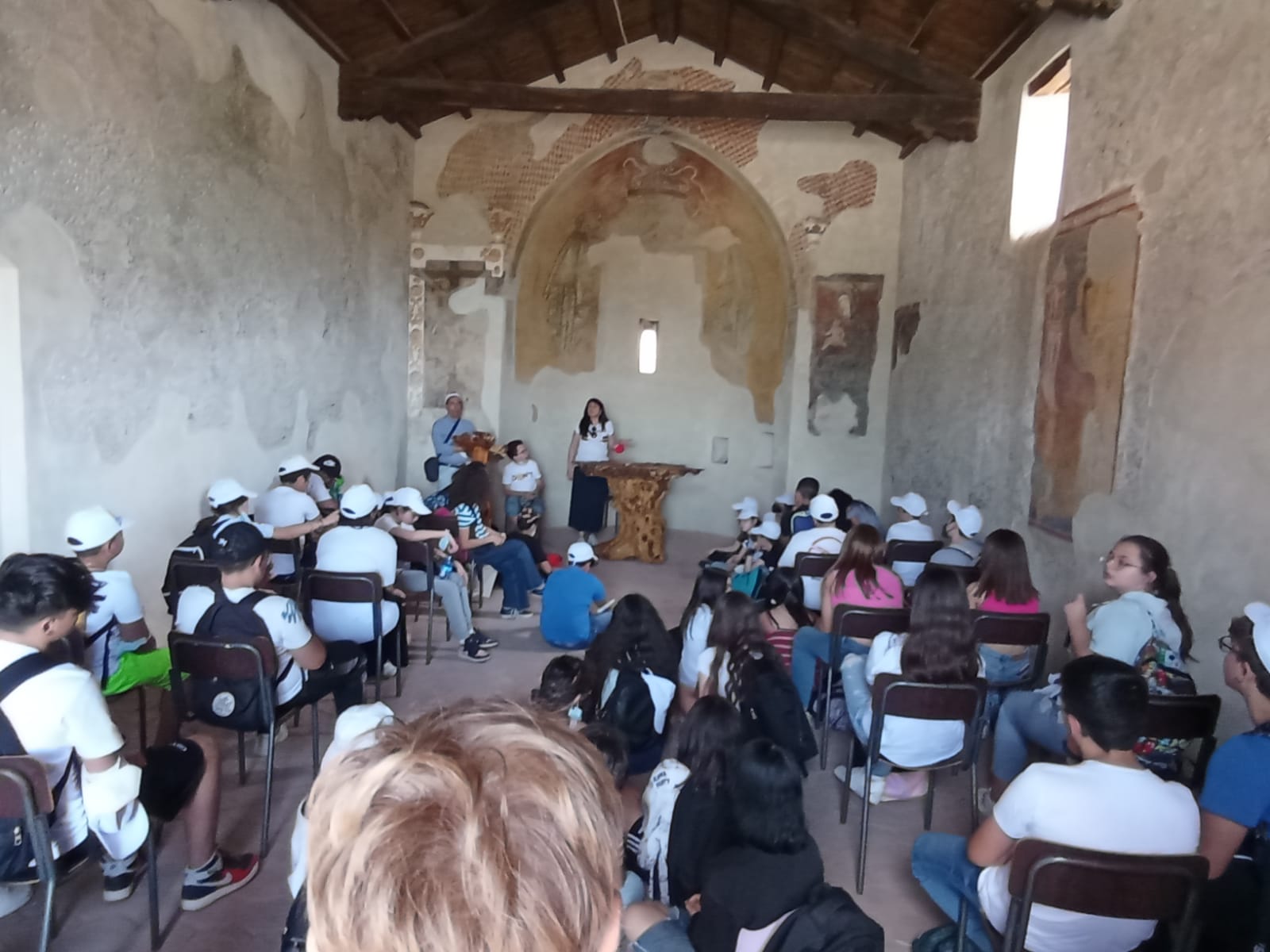 L'ARCHEOCLUB ITALIA DI PATERNÒ HA PORTATO A TERMINE CON SUCCESSO L INIZIATIVA " I GIOVANISSIMI ALLA SCOPERTA DI PATERNÒ MEDIEVALE ".