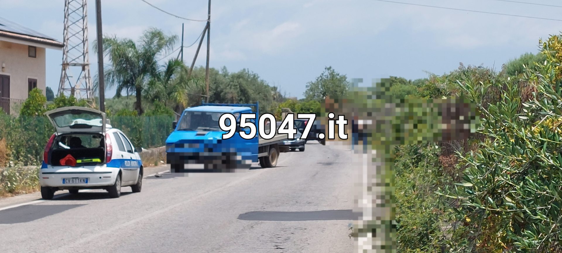 INCIDENTE IN VIA MONGIBELLO,  STRADA AL MOMENTO BLOCCATA